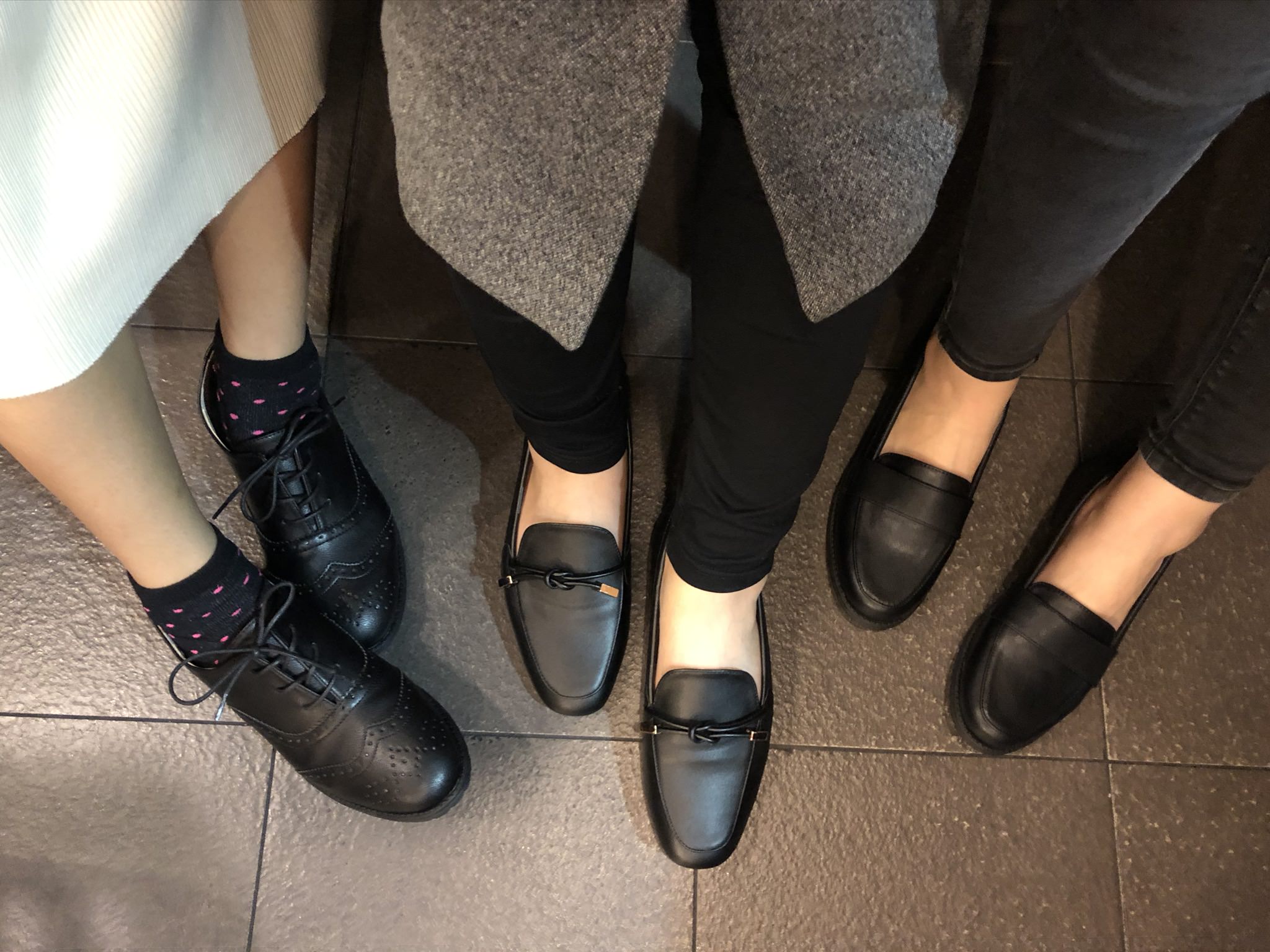 黑色鞋子怎么搭配衣服裤子（几种组合，优雅大气）_斜杠青年工作室